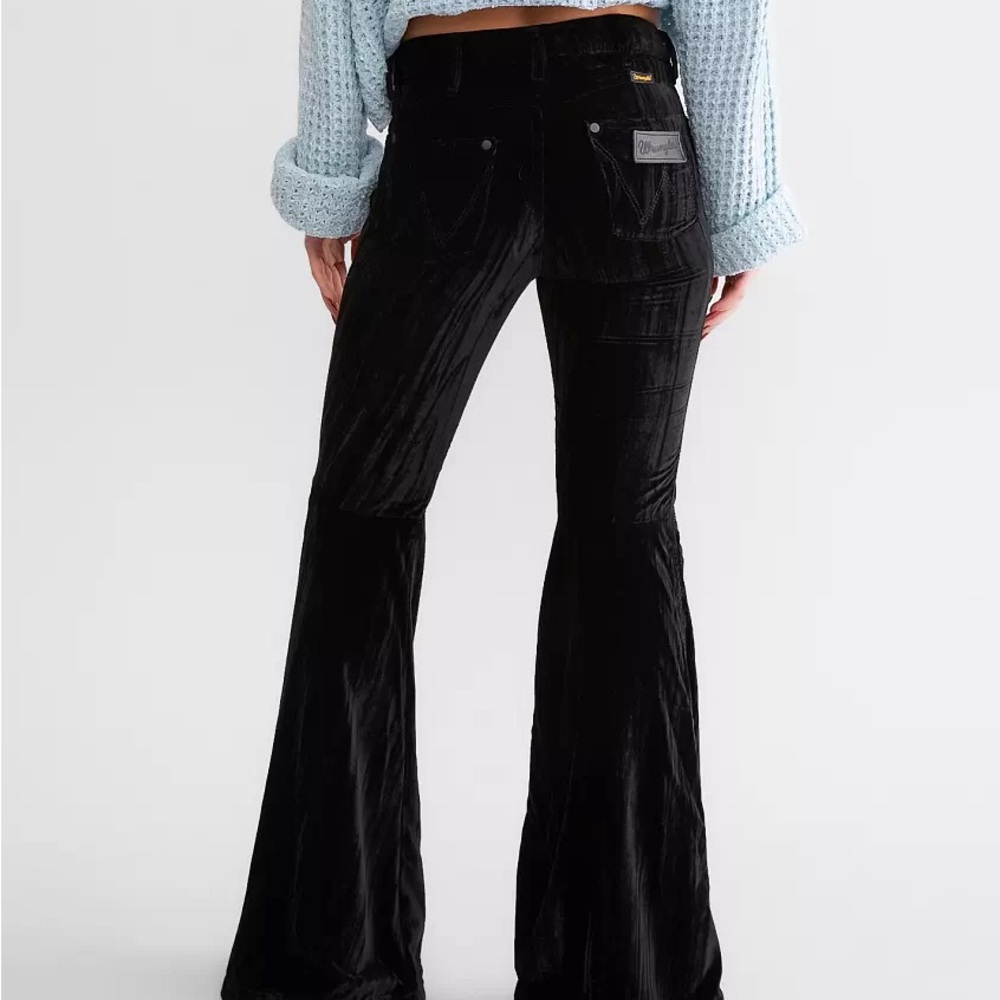 WOMEN'S WRANGLER RETRO® VELVET HIGH RISE TRUMPET FLARE JEAN